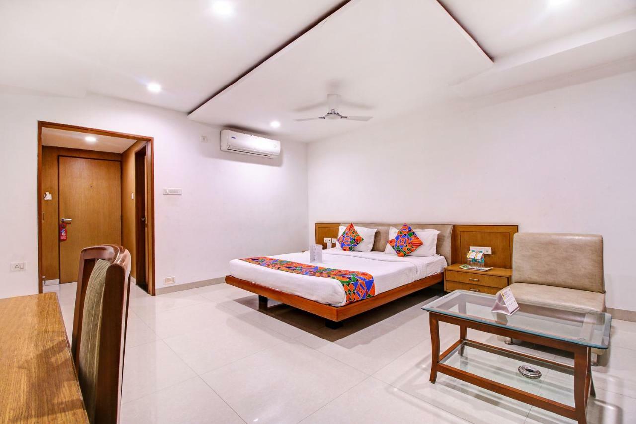 Fabhotel Syberitic Suites Gachibowli - Fully Vaccinated Staff Kondapur  المظهر الخارجي الصورة