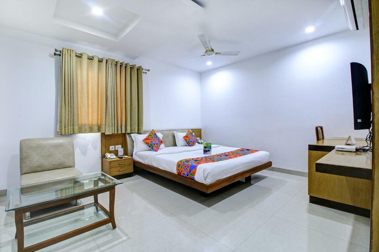 Fabhotel Syberitic Suites Gachibowli - Fully Vaccinated Staff Kondapur  المظهر الخارجي الصورة