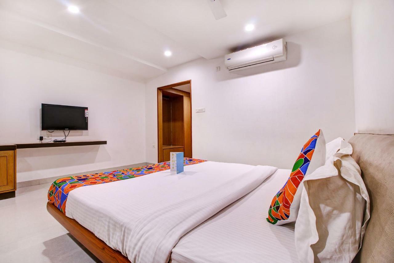 Fabhotel Syberitic Suites Gachibowli - Fully Vaccinated Staff Kondapur  المظهر الخارجي الصورة